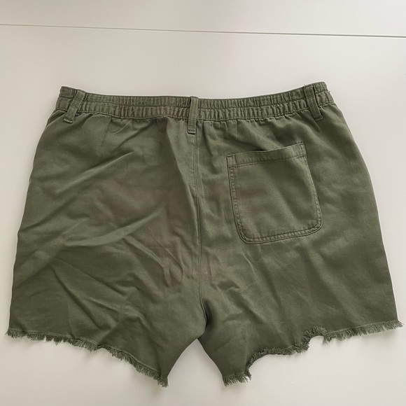Aerie Olive Adventure Short - Picture 5 of 6